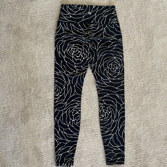 Lululemon full length workout pants, Size 6 - Picture 3 of 6